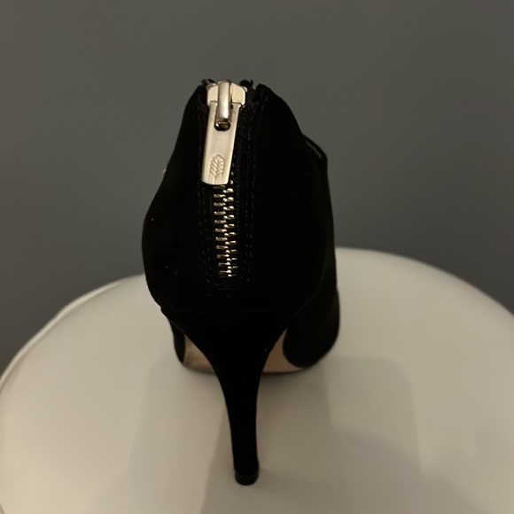 Black suede ankle boot. - Picture 4 of 7